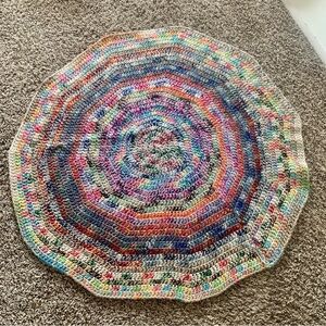 Handcrafted colorful round area rug for nursery/kids
